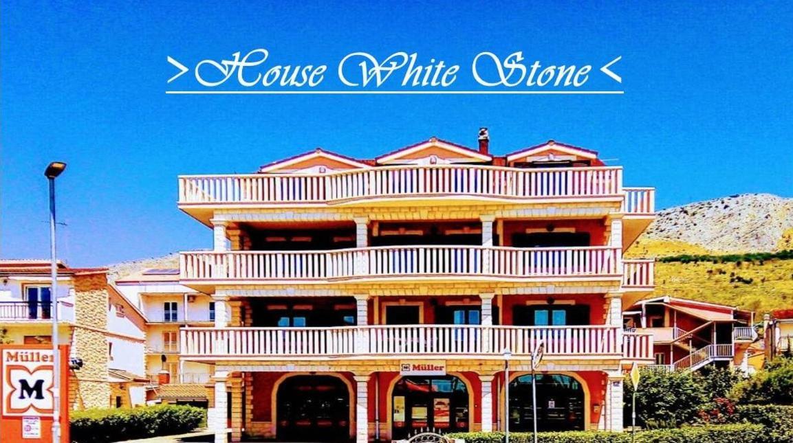 Апартаменты House White Stone Split Подстрана Экстерьер фото